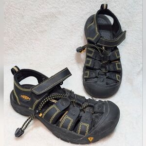 KEEN Kids Newport H2 Kids Black Yellow Water Shoe Sandals, Washable, Size 2
